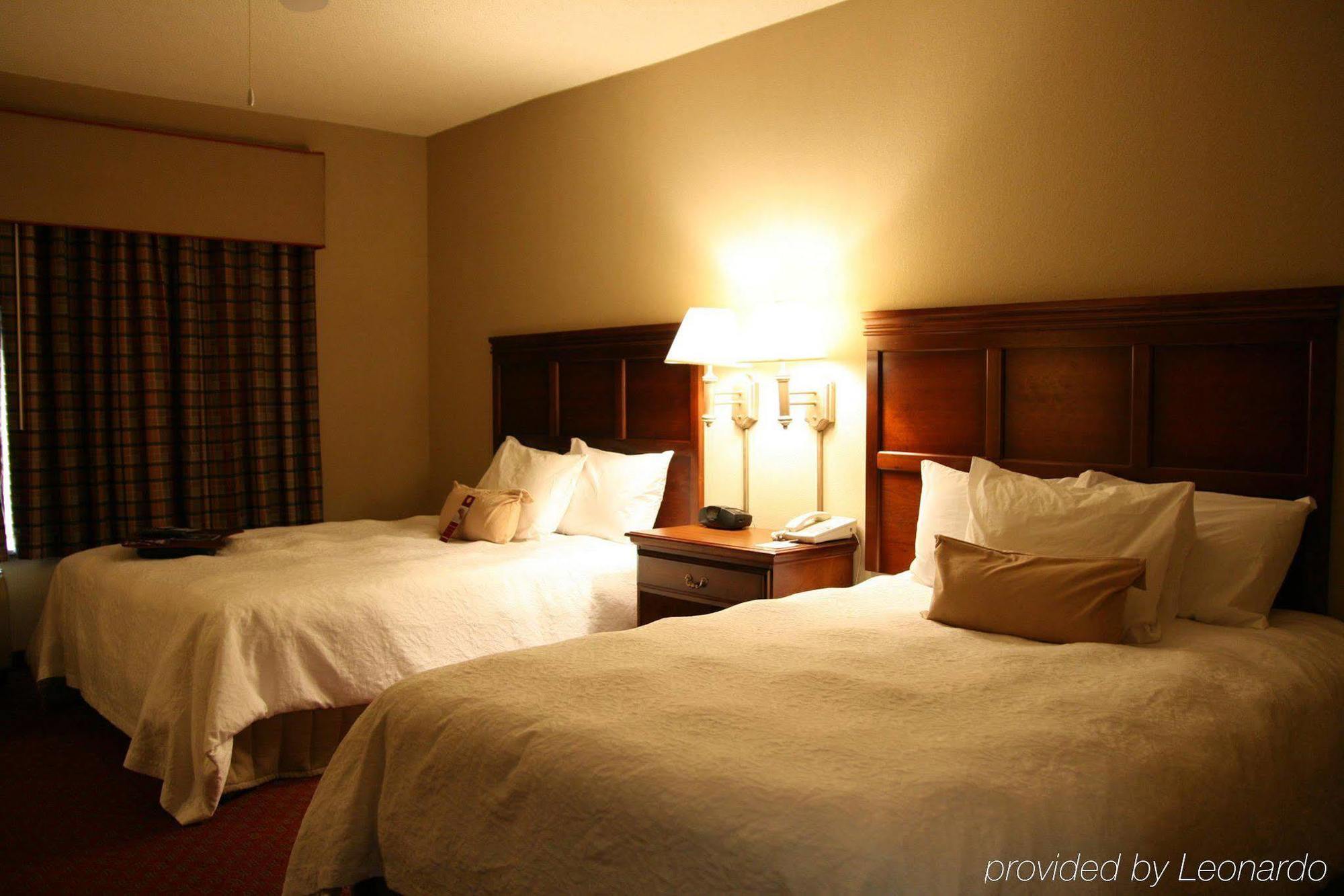Hampton Inn & Suites Montgomery-Eastchase Room photo