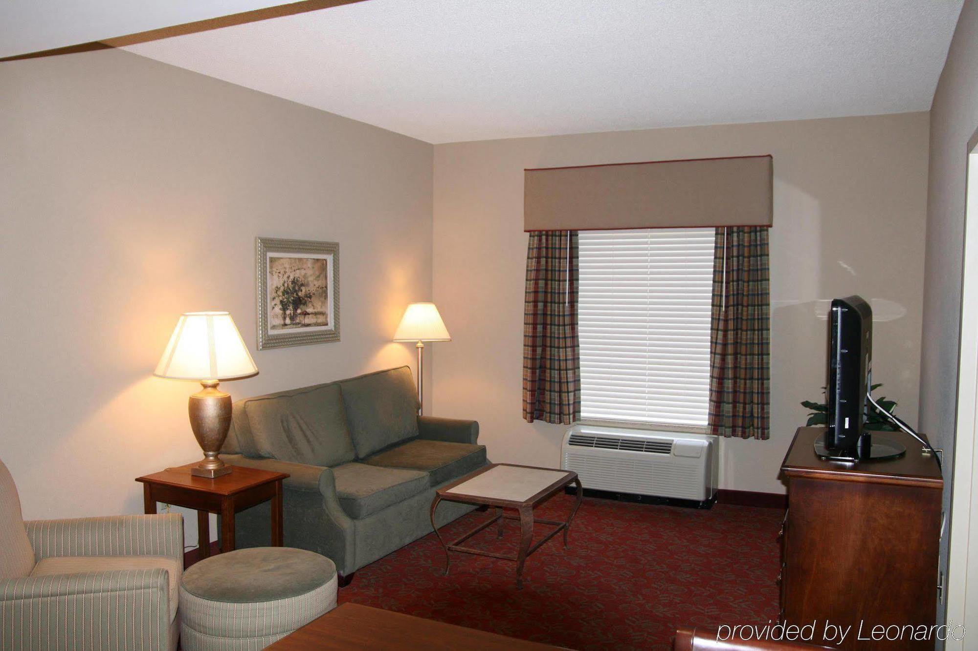 Hampton Inn & Suites Montgomery-Eastchase Room photo